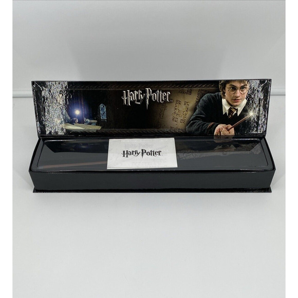 Harry Potter's Wand with Illuminating Tip and Case The Noble Collection - Works! - Picture 4 of 8